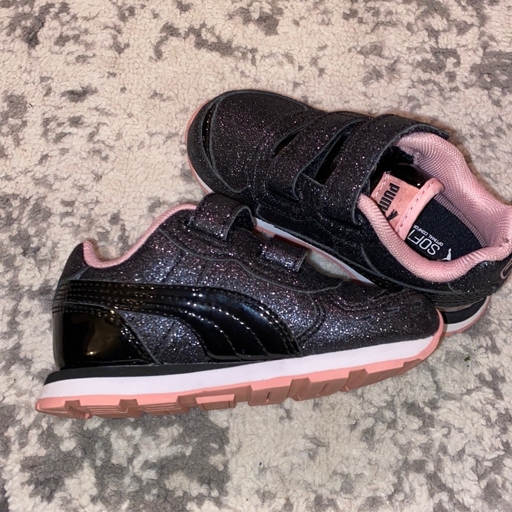 Black sparkle puma sneakers size 7